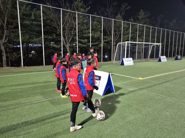 KFA는 국제 경쟁력 강화와 저변 확대를 위해 지난해 3월부터 유소년 기량 인증 프로그램인 ‘KFA 챌린지’ 사업을 본격 시행 중이다. 사진은 KFA 챌린지에 참여하고 있는 경기 PEC스포츠아카데미 유소년 선수들. 사진제공｜대한축구협회