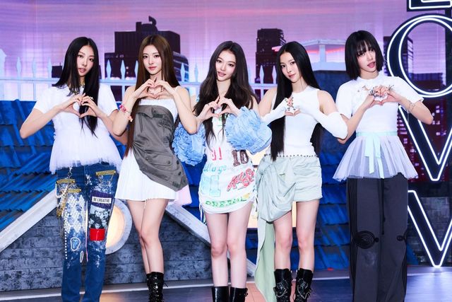 미야오가 1번째 미니 앨범 ‘마이 아이즈 오픈 와이드’(MY EYES OPEN VVIDE)를 들고 돌아왔다. 지난해 9월 내놓은 데뷔 싱글 ‘미야오’(MEOVV)이후 8개월만 첫 피지컬(실물) 앨범 발표이기도 하다. 사진제공|더블랙레이블