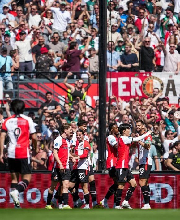 페예노르트는 11일(한국시간) 로테르담 스타디온에서 열린 PSV와 홈경기에서 2-3으로 역전패했다. 선제골이 터진 뒤 기뻐하는 페예노르트 선수들. 사진출처｜페예노르트 SNS