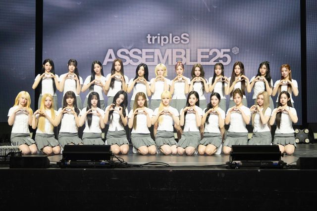 트리플에스가 12일 용산구 블루스퀘어에서 정규 2집 ‘어셈블25’를 통해 완전체 컴백을 알렸다. 24인의 ‘에스’가 참석한 이번 쇼케이스에서 트리플에스는 ‘어셈블25’ 타이틀곡 ‘깨어’ 뮤직비디오와 무대 또한 공개했다. 사진제공 | 모드하우스