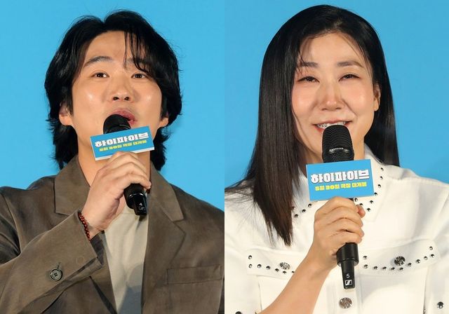 [서울=뉴시스] 김혜진 기자 = 배우 안재홍, 라미란이 12일 오전 서울 광진구 롯데시네마 건대입구에서 열린 영화 ‘하이파이브’(감독 강형철) 제작보고회에서 인사말을 하고 있다. ‘하이파이브’는 장기이식으로 우연히 각기 다른 초능력을 얻게 된 다섯 명이 그들의 능력을 탐하는 자들과 만나 벌어지는 이야기를 그린 코믹 액션 활극. 오는 6월 3일 개봉한다. 2025.05.12. jini@newsis.com