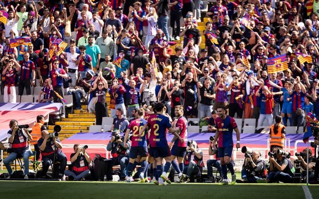 바르셀로나가 12일(한국시간) 에스타디 올림피크 유이스 쿰파니스에서 끝난 2024~2025시즌 라리가 35라운드 홈경기에서 레알 마드리드를 4-3으로 제압했다. 전반 34분 하피냐의 골이 터진 뒤 기뻐하는 바르셀로난 선수들. 사진출처｜바르셀로나 홈페이지
