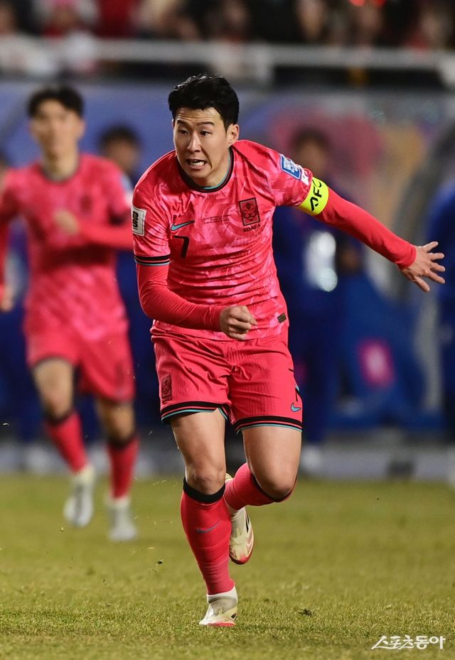 축구국가대표팀이 9월 미국 원정 평가전을 확정한 가운데 주장 손흥민과 미국대표팀 마우리시오 포체티노 감독의 만남에 시선이 모아진다. 스포츠동아DB