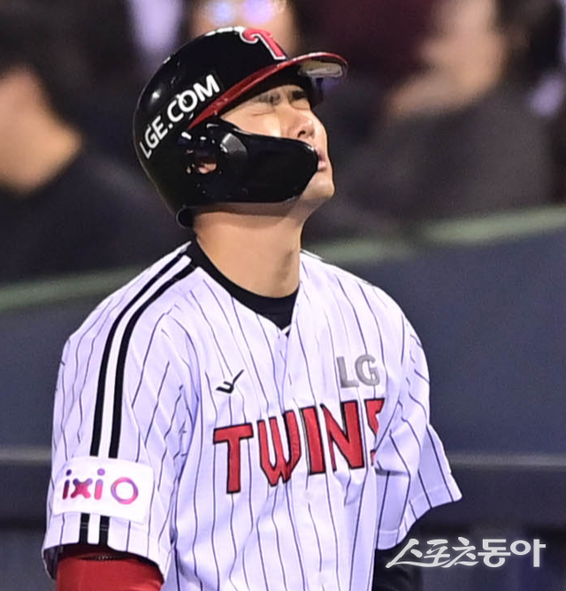 LG 홍창기가 무릎 부상으로 당분간 결장하게 됐다. 스포츠동아 DB