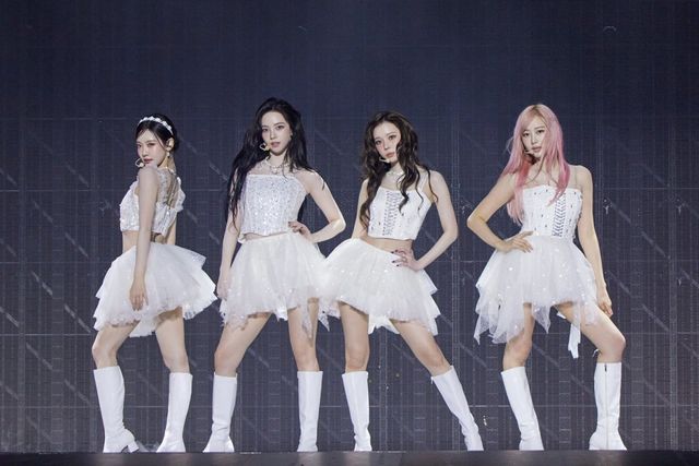 지난해 ‘위플래시’ ‘슈퍼노바’로 신드롬을 일으킨 걸그룹 ‘에스파’가 올해에도 대학가를 장악할 예정이다. 에스파는 올해 별다른 신곡 활동 없이도 서울 홍익대학교, 건국대학교, 중앙대학교, 경희대학교 등 다수의 대학 축제 무대 라인업에 이름을 올렸다. 뉴시스