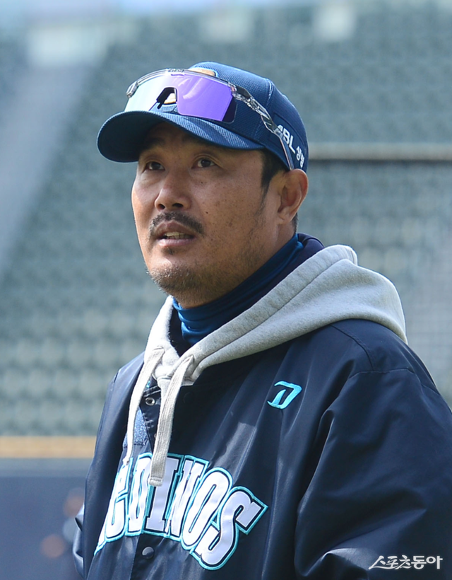 이호준 NC 감독은 현재 마운드에 왼손 불펜요원이 없어도 팀 형편에 맞게 마운드를 꾸리고 있다. 그래도 NC 마운드를 지탱했던 좌완 김영규, 임정호가 제 컨디션으로 복귀한다면 천군만마라는 생각이다. 스포츠동아DB