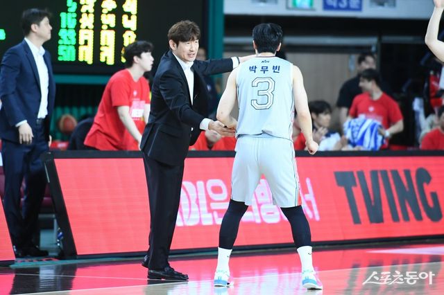 울산 현대모비스 새로운 사령탑 양동근 감독(왼쪽). 사진제공｜KBL