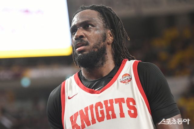 15일 창원체육관에서 열린 LG와 챔피언 결정전 6차전을 치르고 있는 SK 자밀 워니. 사진제공｜KBL