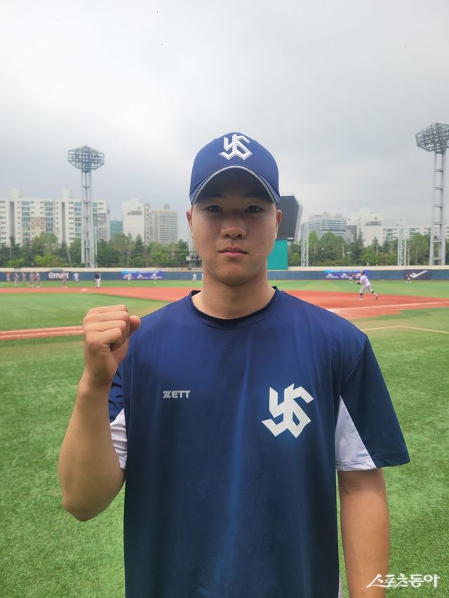 유신고 이승원이 15일 목동구장에서 열린 제79회 황금사자기 전국고교야구대회 겸 주말리그 왕중왕전(동아일보사·스포츠동아·대한야구소프트볼협회 공동주최) 마산고와 8강전에서 5.1이닝 1실점 호투로 팀의 11-2 대승을 이끈 뒤 스포츠동아와 인터뷰하고 있다. 목동｜장은상 기자 award@donga.com