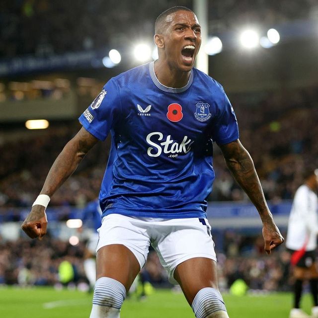 애슐리 영은 올해 여름 에버턴과 계약이 만료되나 현역 생활을 이어나갈 것으로 보인다. 이미 잉글랜드 안팎의 구단들이 그에게 접촉했다. 영은 가족들과 의논 후 거취를 결정하기로 한 것으로 전해졌다. 사진출처│에버턴 SNS