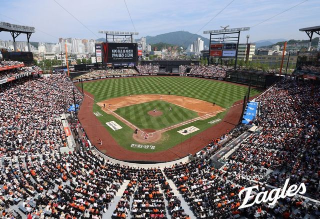 KBO리그가 역대 최소경기로 400만 관중을 돌파했다. 지난해 역대 최초의&nbsp;1000만 관중 시대를 연 KBO리그의 올 시즌 흥행도 예사롭지 않다.&nbsp;사진제공｜한화 이글스