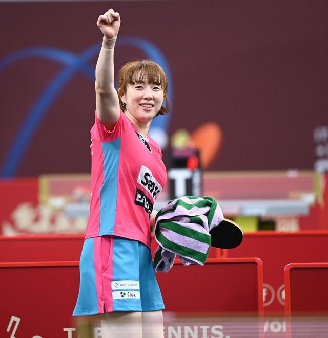 탁구국가대표팀 최고참 서효원은 2025년 카타르 도하 세계탁구선수권대회를 앞두고 ‘라스트 댄스’를 선언했다. 태극마크를 달고 뛰는 마지막 대회에서 유종의 미를 거두겠다는 의지다. 17일(한국시간) 도하 카타르대종합체유관에서 열린 콘스탄티나 사이호지스와 대회 첫 날 여자단식 128강에서 게임스코어 4-2 역전승을 거둔 뒤 활짝 웃는 모습. 사진제공│대한탁구협회