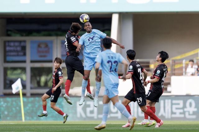 정승원의 도발로 얽히고설킨 대구와 서울의 맞대결에서 서울이 웃었다. 서울은 18일 대구와 원정경기에서 1-0 승리를 거두며 리그 8경기 만에 승리를 거뒀다. 사진제공｜한국프로축구연맹