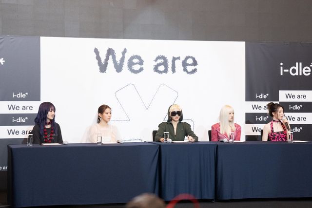 타이틀곡 ‘굿 띵’은 복고풍 악기와 재치 있는 8비트 사운드, 중독성 강한 후렴구로 귀를 사로잡는다. ‘엄지척’을 활용한 포인트 안무는 ‘굿 띵’ 신드롬을 예고하고 있다. 사진제공 | 큐브 엔터테인먼트