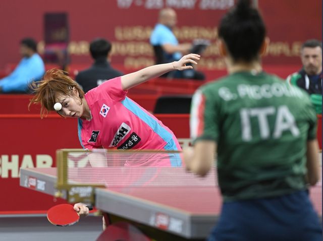 탁구국가대표팀 서효원(뒤)은 카타르 도하에서 진행 중인 2025세계선수권대회를 마친 뒤 태극마크를 반납하기로 했다. 그러나 생애 마지막 국제대회에서 신들린 활약으로 작별을 미루고 있다. 사진제공│대한탁구협회