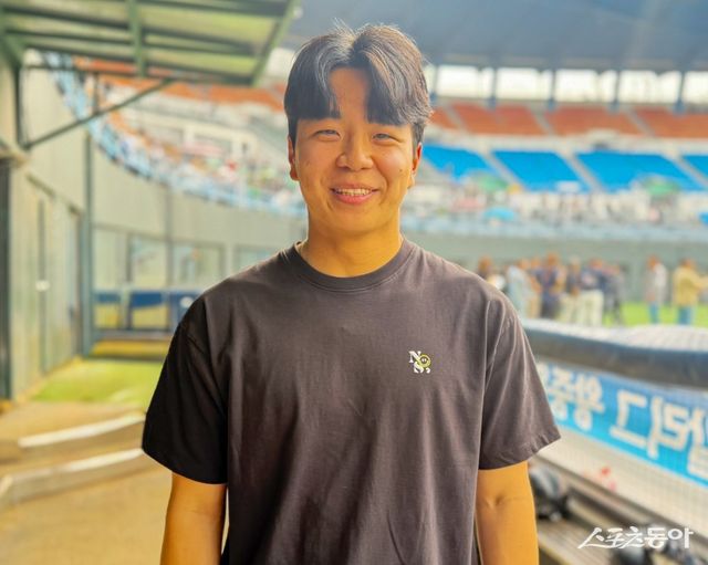 성남고 출신의 KT 손동현이 19일 목동구장에서 열린 제79회 황금사자기 전국고교야구대회 겸 주말리그 왕중왕전(동아일보사·스포츠동아·대한야구소프트볼협회 공동주최) 성남고와 유신고의 결승전 현장을 찾았다. 목동｜김현세 기자 kkachi@donga.com