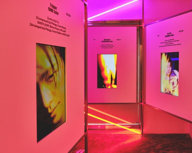 단체곡 청음 공간에서는 곡 분위기에 따라 프로젝션 매핑이 연출되는 케이크 조형물 등 감각적인 공간과 세븐틴의 신곡이 어울러져 색다른 분위기를 느낄 수 있다. 사진제공 | 플레디스 엔터테인먼트