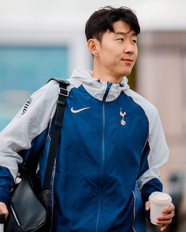 토트넘 주장 손흥민이 여유로운 표정으로 UEL 결승전이 열릴 스페인 빌바오로 향하고 있다. 사진출처｜토트넘 홋스퍼 페이스북