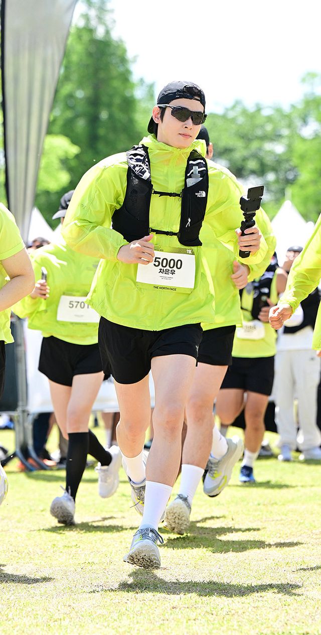 트레일러닝 대회에서 달리고 있는 차은우. (노스페이스 제공)
