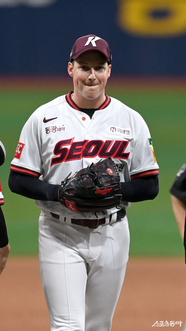 키움 에이스 로젠버그가 열흘간 휴식에 돌입한다. 홍원기 키움 감독은 “로젠버그마저 지치거나 부상의 위험이 발생하면 안 될 것 같아 한 템포 쉬어가기로 했다”고 설명했다. 스포츠동아 DB