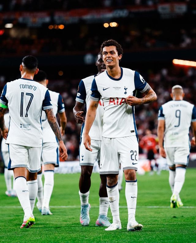 브레넌 존슨이 22일(한국시간) 스페인 빌바오에서 열린 맨유와 UEL 파이널에서 전반 막판 득점한 뒤 환호하고 있다. 사진출처｜토트넘 홋스퍼 페이스북