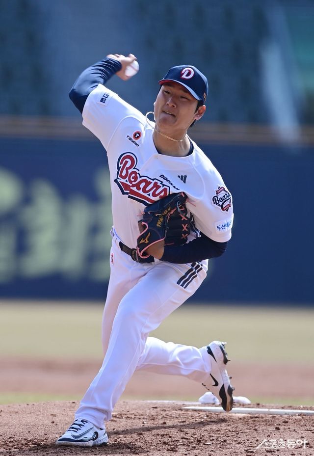 두산 곽빈이 24일 NC와 2군경기에서 부상 이후 첫 실전 등판에 나섰다. 이날 최고구속 151㎞의 직구를 던지며 빠른 복귀를 기대케 했다. 스포츠동아 DB