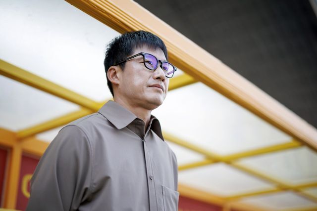 이 감독은 25일 광주월드컵경기장에서 열린 하나은행 K리그1 2025 15라운드 강원FC와의 홈경기를 앞두고 “구단에서 영입이 가능한지, 불가능한지 아직도 명확한 답을 받지 못했다. 심지어 어떤 선수가 출전이 불가능한지도 전혀 피드백이 없다”고 토로했다. 사진제공｜한국프로축구연맹