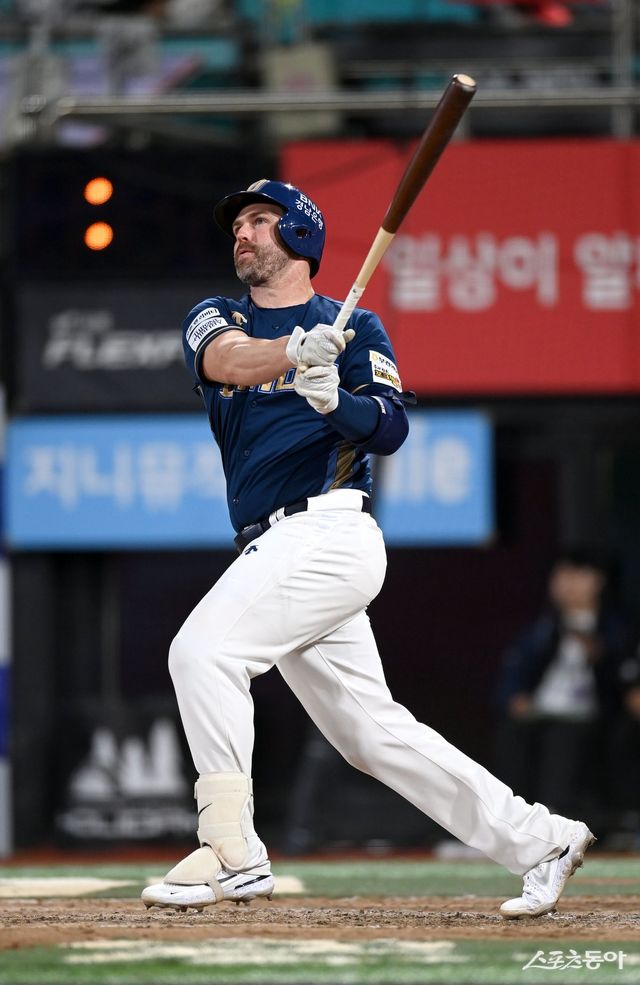 NC 데이비슨은 햄스트링 통증으로 16일 엔트리에서 제외됐다. 이호준 NC 감독은 “데이비슨에게 전화가 오면 그날이 콜업하는 날”이라고 밝혔다. 스포츠동아 DB