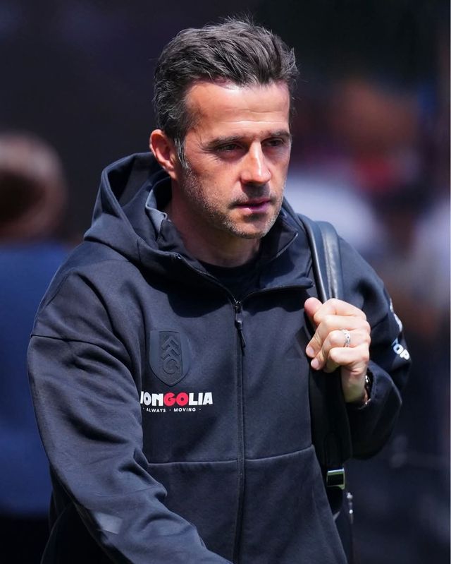 나름 만족스러운 2024~2025시즌을 마친 풀럼은 마르코 실바 감독(사진)의 거취가 불확실해 새 시즌 구상에 애를 먹고 있다. 알힐랄과 노팅엄, 토트넘 등의 관심을 받는 실바 감독이 떠날 경우 풀럼은 울버햄턴의 비토르 페레이라 감독과 접촉하려 한다. 사진출처｜풀럼FC 페이스북