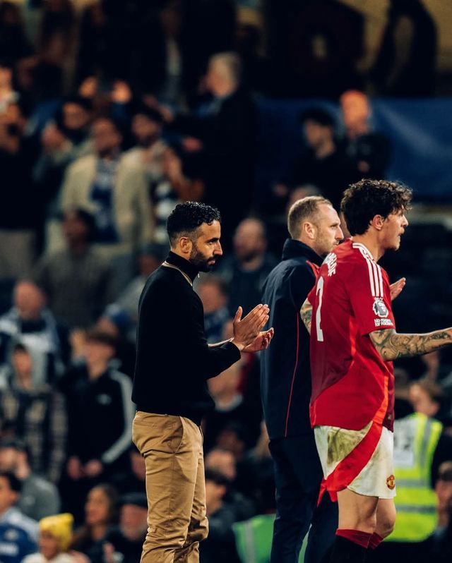 후벵 아모림 맨유 감독은 26일(한국시간) 올드 트래포드에서 열린 애스턴 빌라와 EPL 홈경기를 마친 뒤 팬들에게 ‘끔찍한 시즌’에 대한 사과의 메시지를 전했다. 사진출처｜맨체스터 유나이티드 페이스북