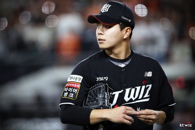 KT 셋업맨 손동현이 오른쪽 어깨 근육 파열로 전열을 이탈했다. 손동현은 올 시즌 리그 전체 투수 중에서도 손에 꼽는 ‘0점대’ 불펜투수였다. 사진제공｜KT 위즈