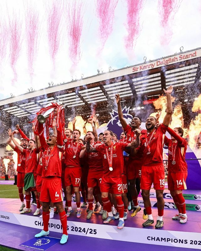 리버풀이 26일(한국시간) 크리스털 팰리스와 EPL 38라운드 최종전 홈경기가 끝난 뒤 리그 우승 세리머니를 펼치고 있다. 사진출처｜리버풀 페이스북