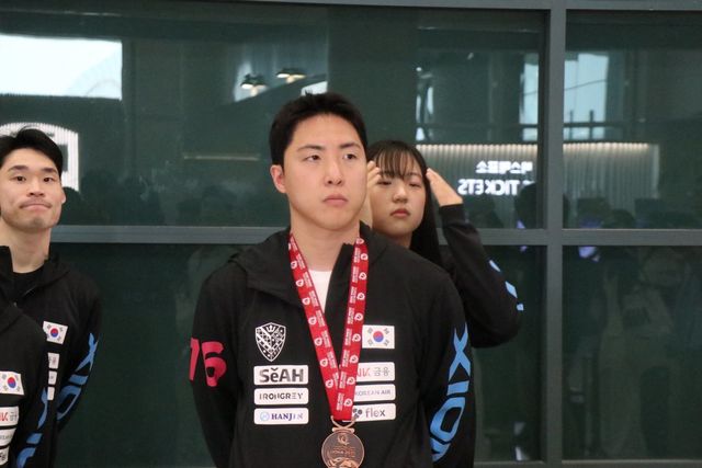 임종훈이&nbsp;카타르 도하에서 열린 2025세계탁구선수권대회를 마치고 26일 인천국제공항을 통해 귀국했다. 그는 신유빈과 지난해 2024파리올림픽 혼합복식 동메달에 이어, 이번 대회에서도 혼합복식&nbsp;동메달을 합작했다. 사진제공│대한탁구협회