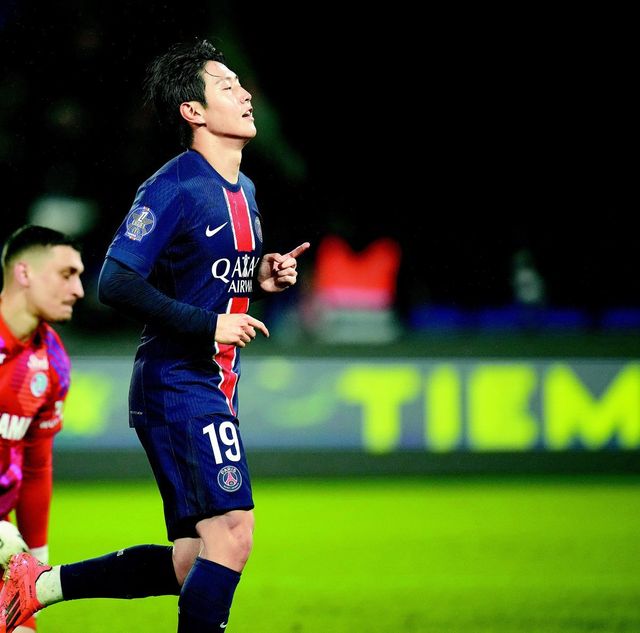 PSG에서 자리잡지 못한 이강인은 요즘 ‘언해피’다. 마침 잉글랜드 클럽 이외에도 나폴리를 비롯한 이탈리아 세리에A 빅클럽들이 관심을 갖고 있는 정황이 포착돼 새 행선지에 대한 기대감이 크다. 사진출처｜PSG 페이스북