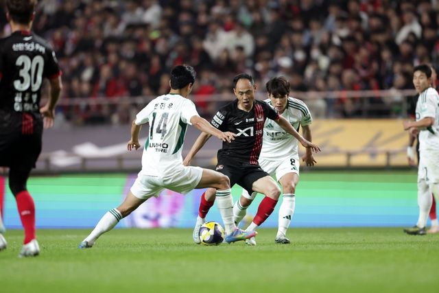 서울 베테랑 윙어 문선민은 이번 시즌 K리그에서의 활약을 발판 삼아 대표팀에 복귀했다. 홍명보 감독은 ‘게임 체인저’로서의 능력을 특히 높이 평가하고 있다. 사진제공｜한국프로축구연맹