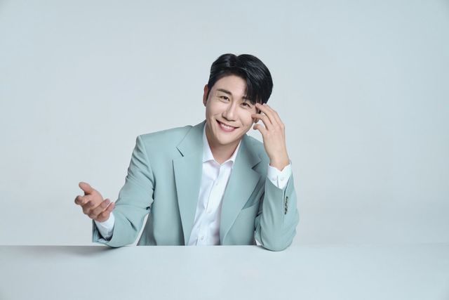 영탁 브랜드 모델 이미지. 사진제공ㅣ치킨매니아