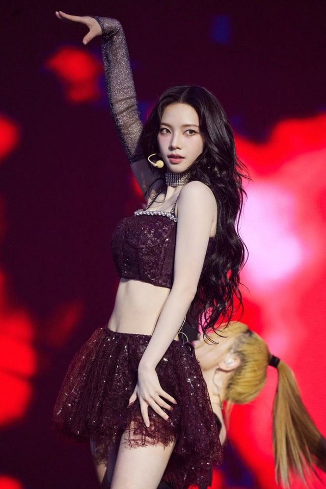 순간 방심이 부른 초대형 해프닝. 무심코 입은 점퍼에 하필 숫자가 적혀 괜한 오해만 샀다. 이렇게까지 할 일인가 싶지만, 소속사를 통해 공식 입장으로 사과의 뜻도 전했다. 에스파 멤버 카리나다. 사진제공|SM엔터테인먼트