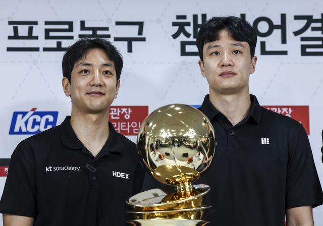 KT 시절 허훈(왼쪽)과 형 허웅이 한 팀에서 코트를 누비게 됐다. 뉴시스