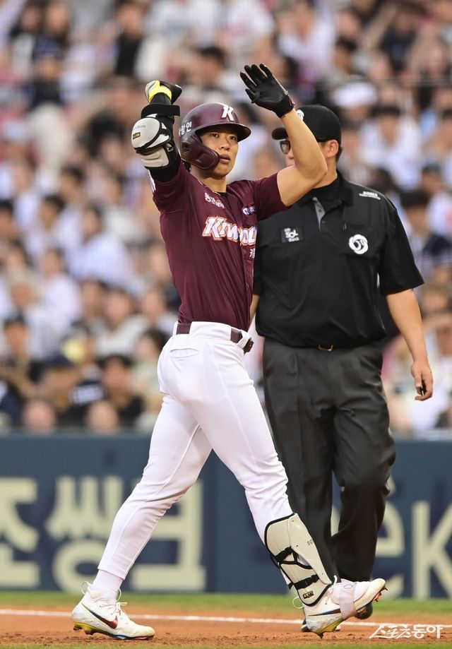 키움 히어로즈 송성문이 KBO리그 연대 최다 연속도루 기록을 새로 썼다. 28일 광주 KIA전에서 1회초 2루를 훔치며 30연속도루에 성공했다. 스포츠동아 DB