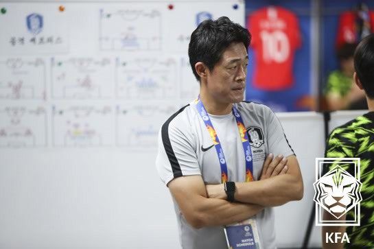 U-22 축구대표팀의 사령탑으로 선임된 이민성 감독은 ‘잃어버린 13개월’의 시간을 되찾아야 한다. 내년 9월 아시안게임과 2028년 올림픽까지 선수 육성과 조직력 구축에 힘써야 한다. 사진제공｜대한축구협회