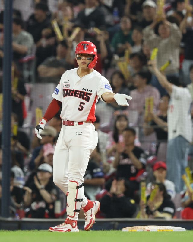 KIA 김도영은 지난 27일 광주-기아챔피언스필드에서 열린 키움전에서 우측 햄스트링 부상을 입었다. 개막전에 입은 좌측 햄스트링 부상에 이어 이번엔 우측 햄스트링을 다쳤다. ‘Grade2’ 진단이 나와 재검진까지만 4주가 필요한 상황이다. 사진제공｜KIA 타이거즈