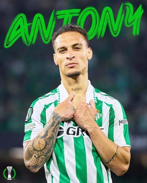 레알 베티스가 안토니의 임대 연장 여부를 놓고 원소속팀 맨유와 대화를 시작했다. 현재로선 임대를 연장하되, 완전이적옵션 등을 구비한 계약이 유력하다. 사진출처│UEFA SNS