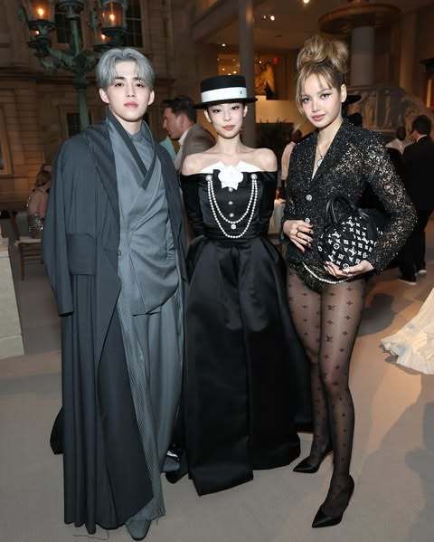 보그 홍콩 SNS 캡처