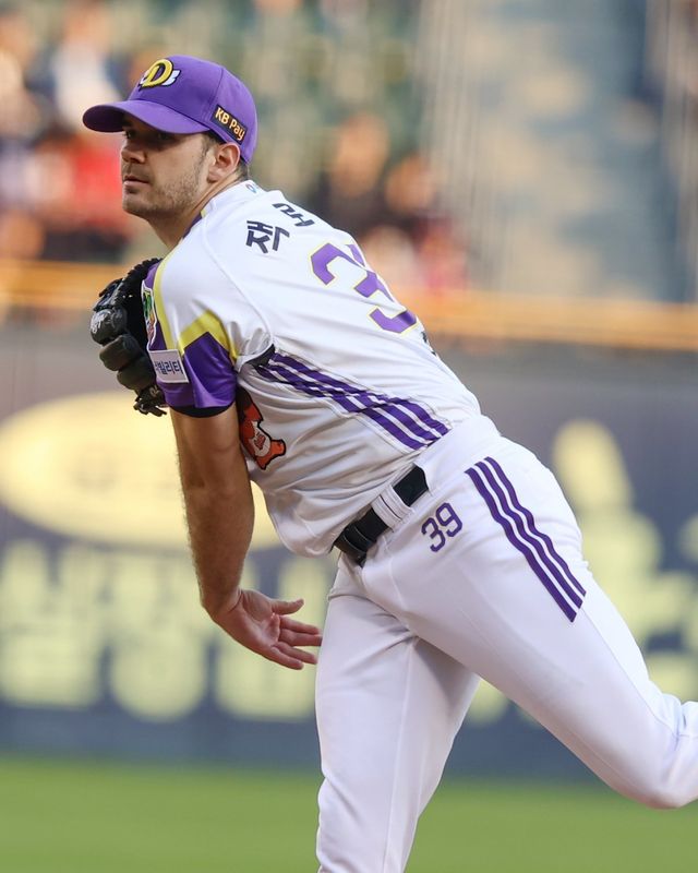 두산 외국인투수 잭로그가 7일 잠실 LG전에 선발등판해 역투하고 있다. 사진제공｜두산 베어스