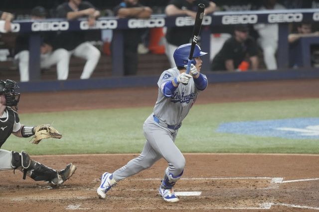 LA 다저스 김혜성이 2연속경기 안타를 쳐내며 타격감을 끌어올렸다. 7일 마이애미와 원정경기에서도 4타수 1안타 1득점을 기록했다. 마이애미(미 플로리다주)ㅣAP뉴시스