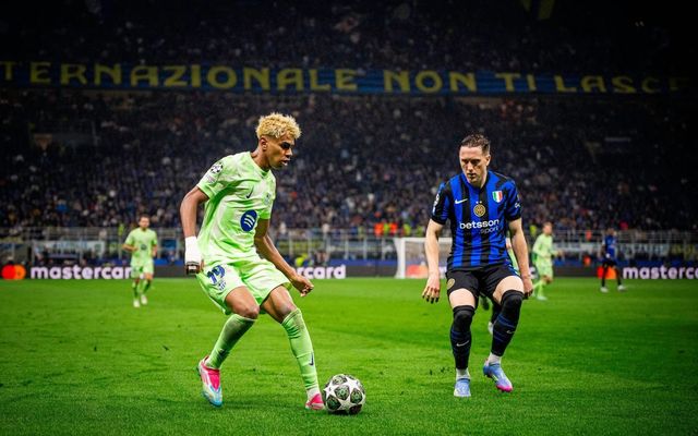 바르셀로나 윙어 라민 야말(왼쪽)이 7일(한국시간) 인터 밀란과 UCL 준결승 2차전 원정경기 도중 드리블을 시도하고 있다. 사진출처｜FC바르셀로나 홈페이지