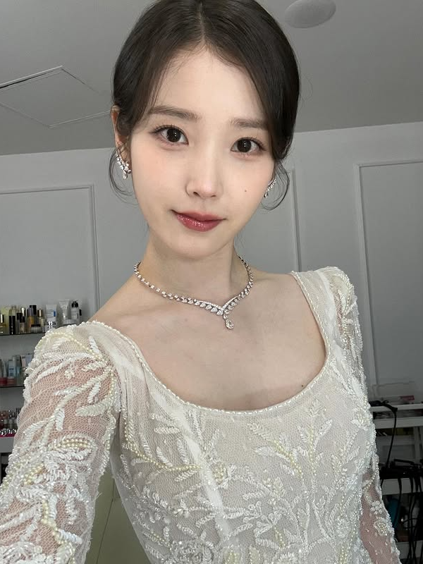 아이유 소셜 캡처