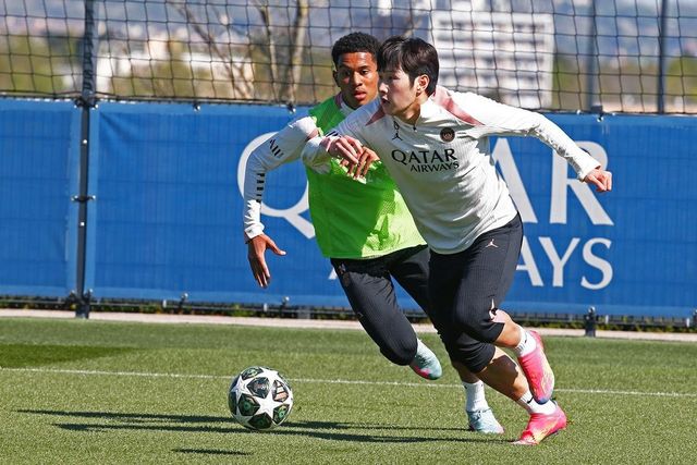 이강인(앞)은 UCL 우승에 대한 기대감과 함께 이적설도 무성하다는 어수선함이 공존한다.