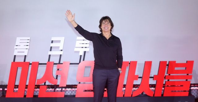 [서울=뉴시스] 김혜진 기자 = 톰 크루즈가 8일 오후 서울 송파구 롯데시네마 월드타워에서 열린 영화 ‘미션 임파서블: 파이널 레코닝’ 프레스 컨퍼런스에서 인사하고 있다. 2025.05.08. jini@newsis.com