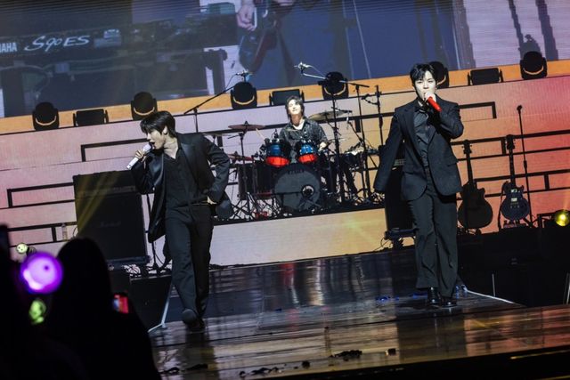 ‘케이(K)밴드의 서사 그 자체’ 데뷔 10주년을 맞은 엔플라잉이 9일 서울 올림픽홀에서 기념 공연을 가졌다. 멤버 서동성과 차훈, 김재현 등 3인 멤버가 군 복무 후 제 자리로 돌아온 ‘완전체’ 무대로 의미를 더했다. 사진제공|FNC엔터테인먼트